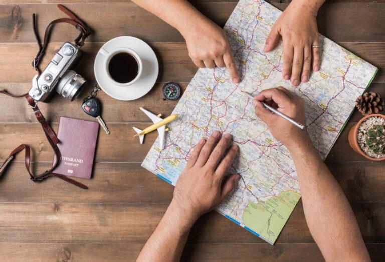 Z biurem podróży czy samodzielnie – jak zaplanować urlop?